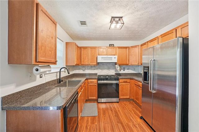 2009 Redwood Trace, Ellenwood, GA 30294