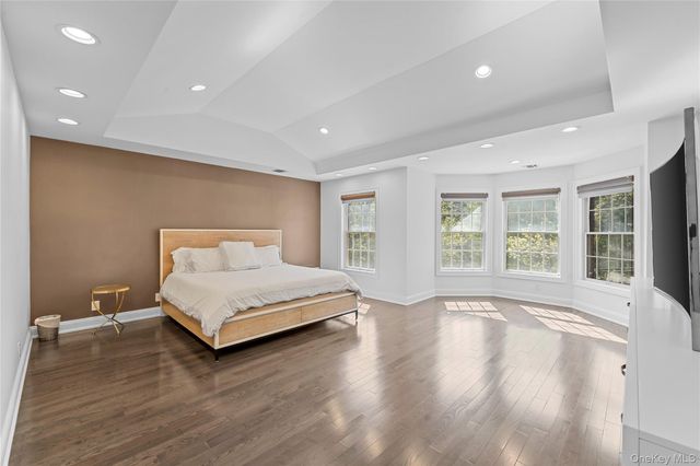 10 Kensington Circle, Manhasset, NY 11030