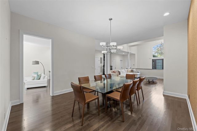 10 Kensington Circle, Manhasset, NY 11030