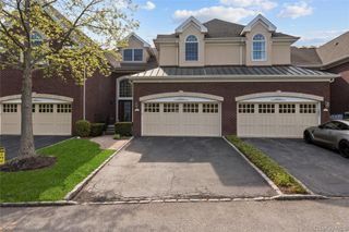 10 Kensington Circle, Manhasset, NY 11030