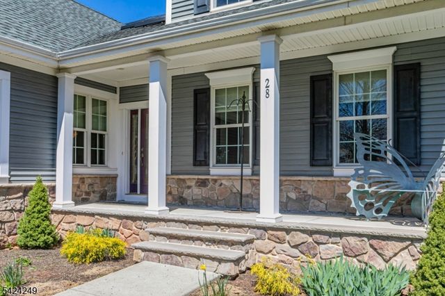 28 Bedford Dr, Montgomery Twp., NJ 08558