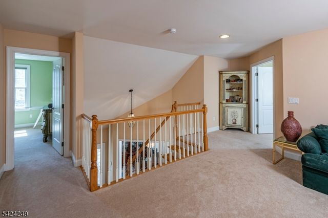 28 Bedford Dr, Montgomery Twp., NJ 08558