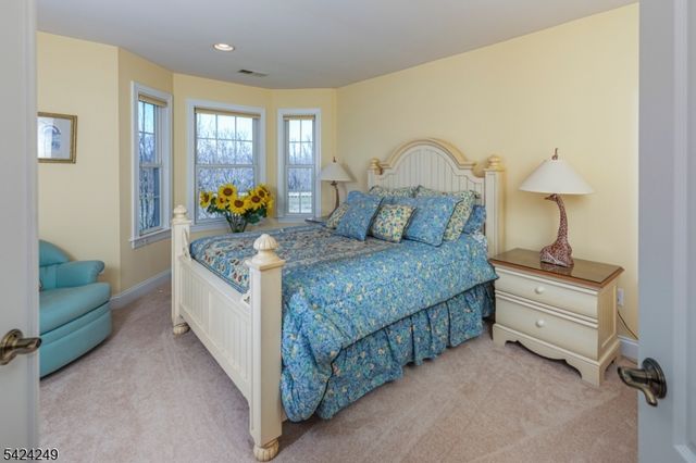 28 Bedford Dr, Montgomery Twp., NJ 08558