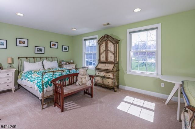 28 Bedford Dr, Montgomery Twp., NJ 08558