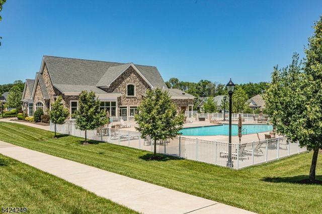 28 Bedford Dr, Montgomery Twp., NJ 08558