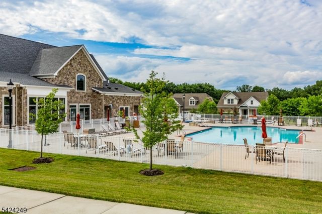 28 Bedford Dr, Montgomery Twp., NJ 08558