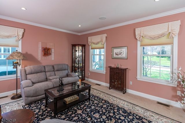 28 Bedford Dr, Montgomery Twp., NJ 08558