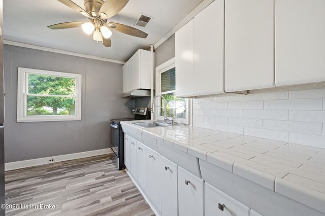 121 Freeman Ave, Louisville, KY 40214