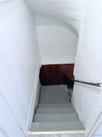 5250 Highland Avenue, St Louis, MO 63113