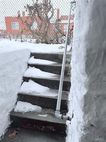 5250 Highland Avenue, St Louis, MO 63113