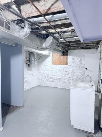 5250 Highland Avenue, St Louis, MO 63113