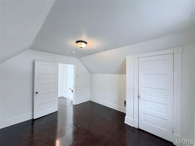 5250 Highland Avenue, St Louis, MO 63113