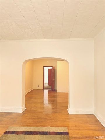 5250 Highland Avenue, St Louis, MO 63113