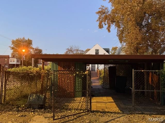 5250 Highland Avenue, St Louis, MO 63113