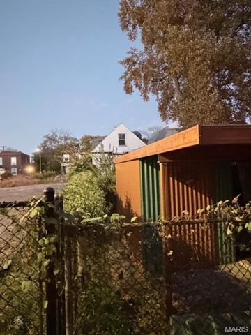 5250 Highland Avenue, St Louis, MO 63113