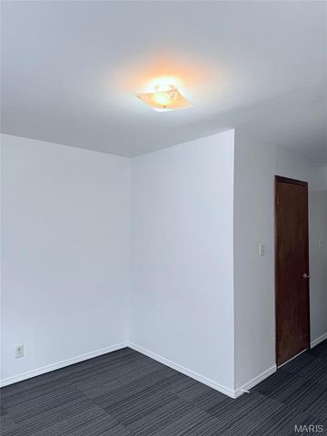 5250 Highland Avenue, St Louis, MO 63113