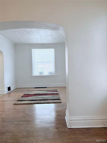 5250 Highland Avenue, St Louis, MO 63113