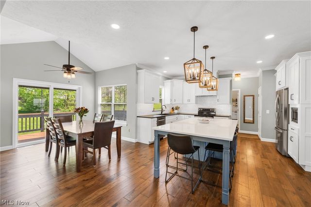 386 Weatherstone Drive, Wadsworth, OH 44281