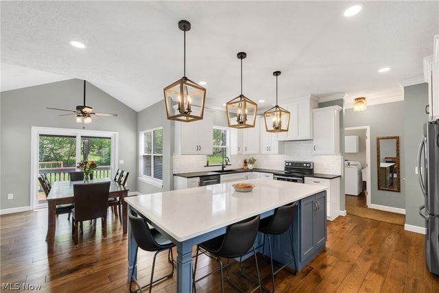 386 Weatherstone Drive, Wadsworth, OH 44281