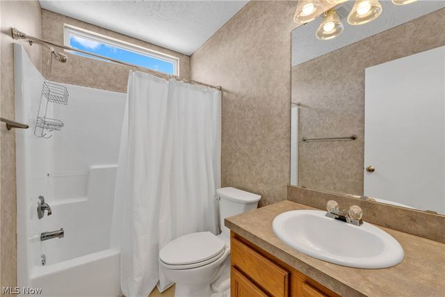 386 Weatherstone Drive, Wadsworth, OH 44281