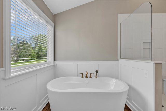 386 Weatherstone Drive, Wadsworth, OH 44281