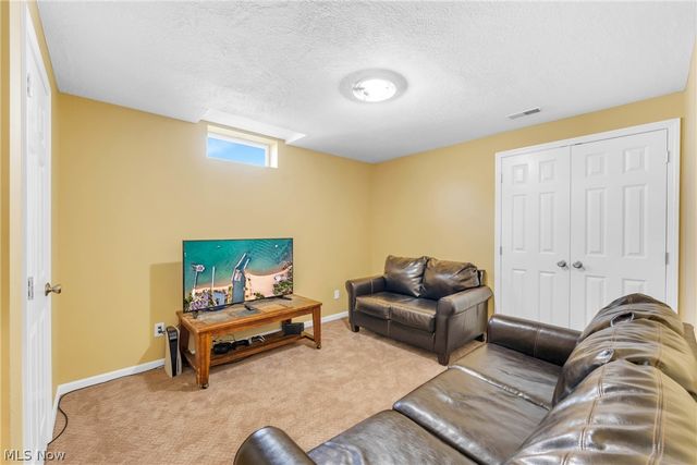 386 Weatherstone Drive, Wadsworth, OH 44281