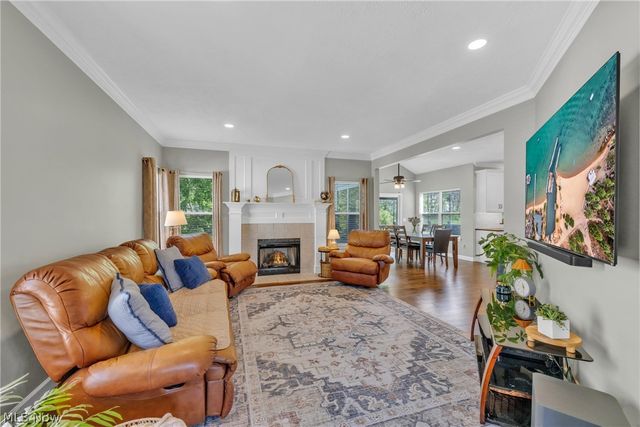 386 Weatherstone Drive, Wadsworth, OH 44281