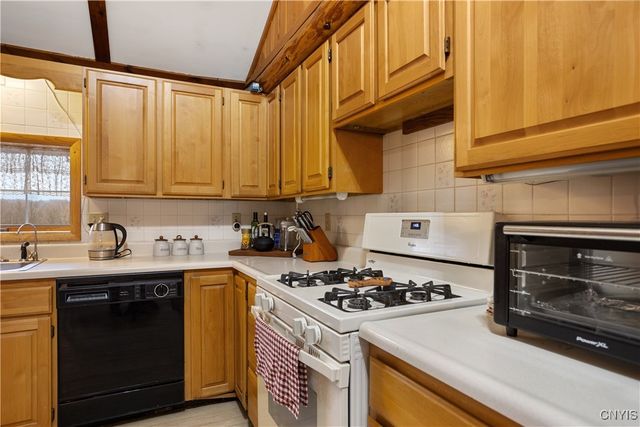 5472 Booth Road, Locke, NY 13092