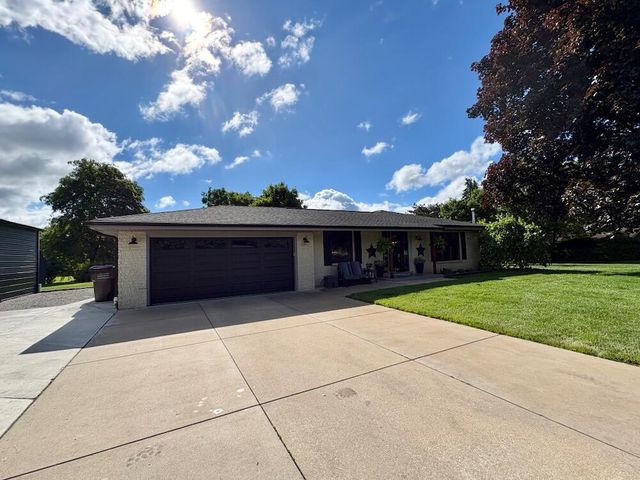7410 S 68th STREET, Franklin, WI 53132