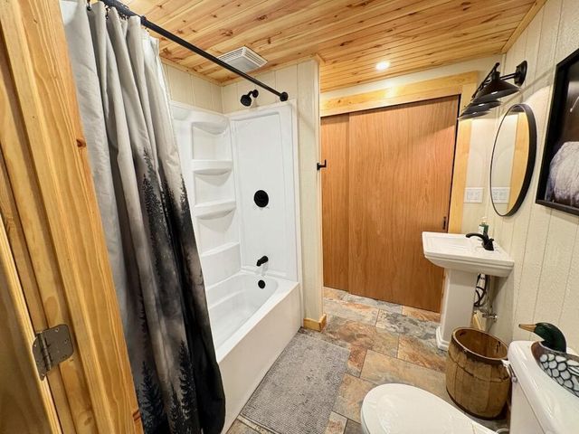 7410 S 68th STREET, Franklin, WI 53132