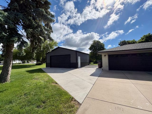 7410 S 68th STREET, Franklin, WI 53132