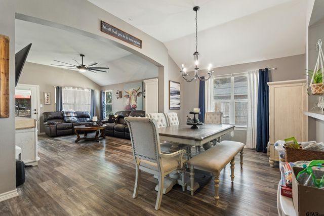 378 Molly Ln, Lindale, TX 75771