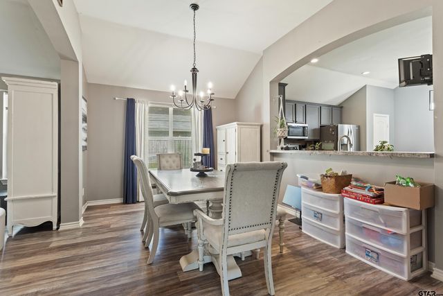 378 Molly Ln, Lindale, TX 75771