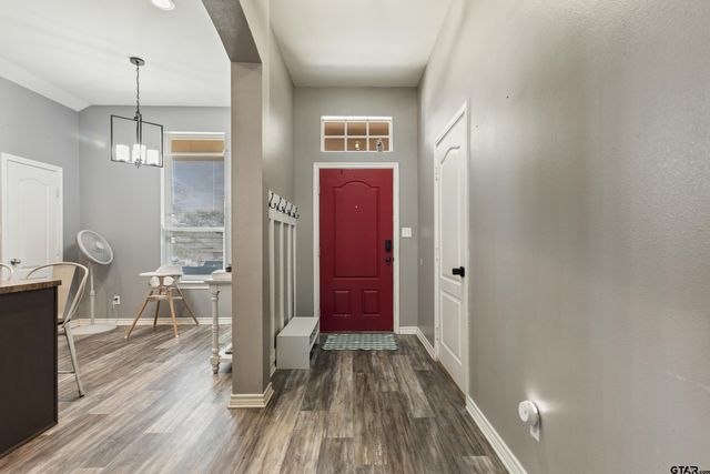 378 Molly Ln, Lindale, TX 75771