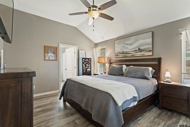 378 Molly Ln, Lindale, TX 75771