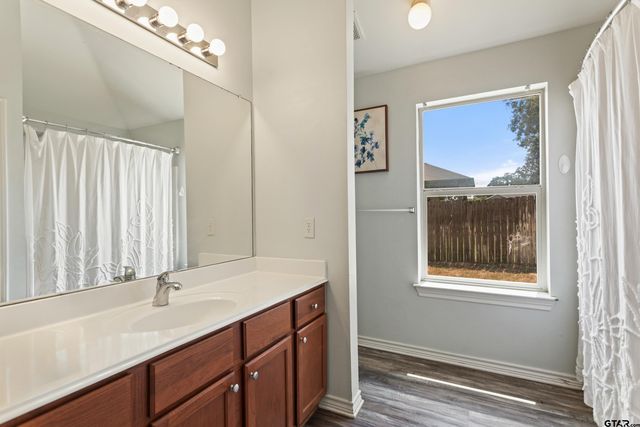 378 Molly Ln, Lindale, TX 75771