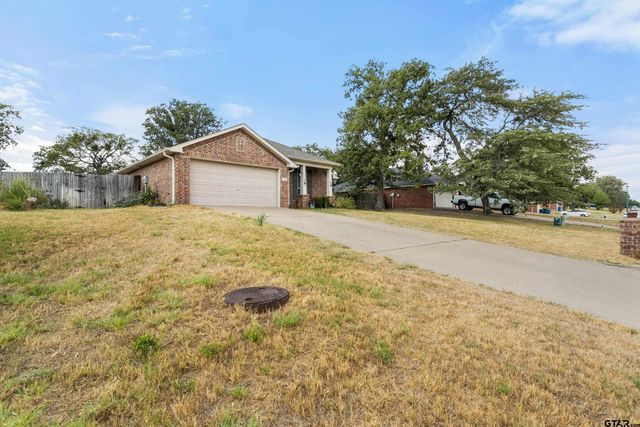378 Molly Ln, Lindale, TX 75771