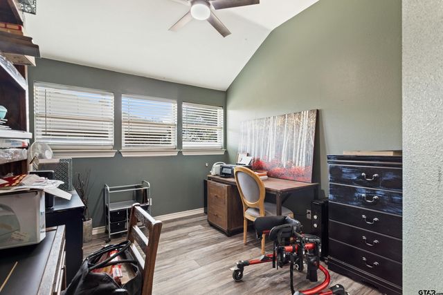 378 Molly Ln, Lindale, TX 75771