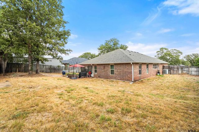 378 Molly Ln, Lindale, TX 75771