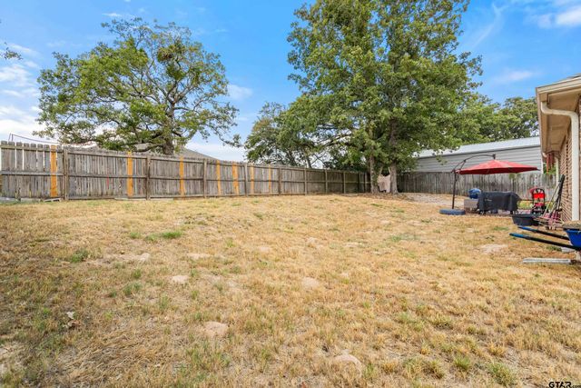 378 Molly Ln, Lindale, TX 75771