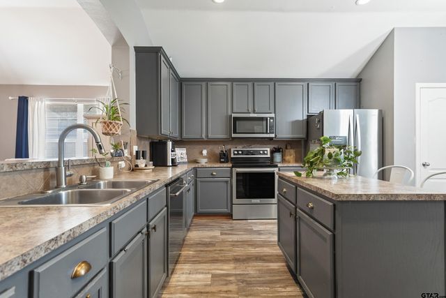 378 Molly Ln, Lindale, TX 75771
