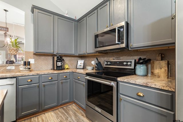 378 Molly Ln, Lindale, TX 75771
