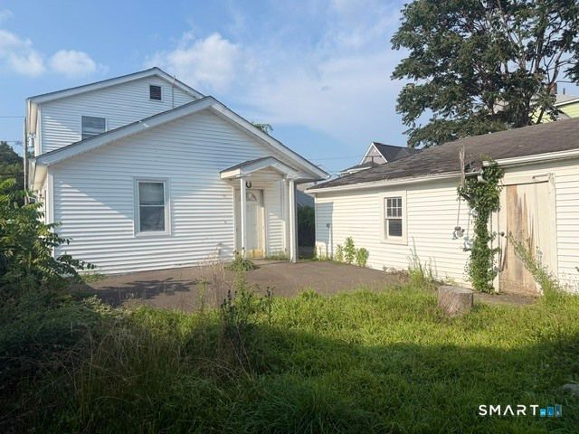 76 Waverly Place, Bridgeport, CT 06610