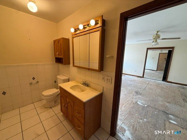 76 Waverly Place, Bridgeport, CT 06610