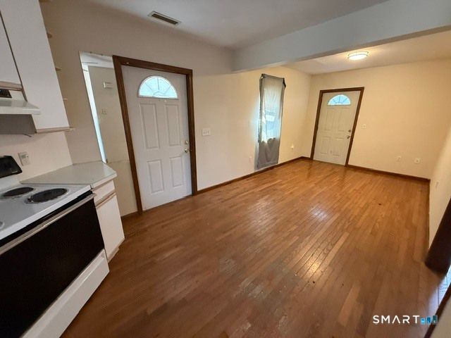 76 Waverly Place, Bridgeport, CT 06610