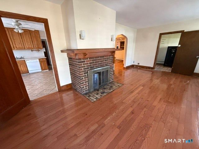 76 Waverly Place, Bridgeport, CT 06610