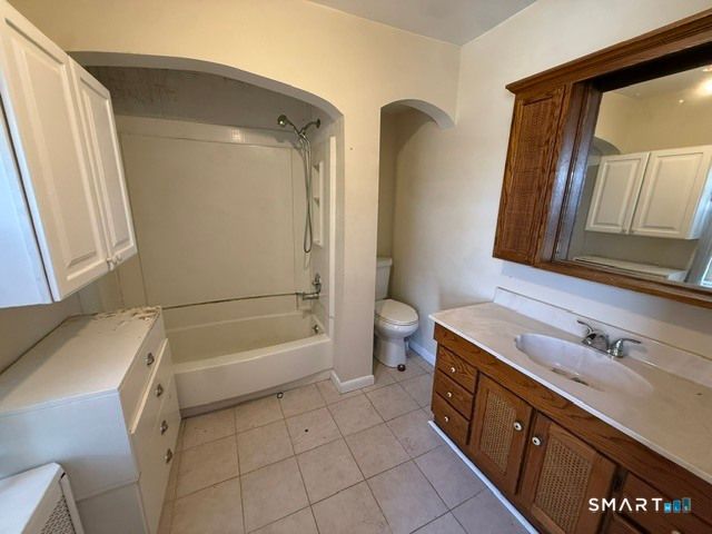 76 Waverly Place, Bridgeport, CT 06610