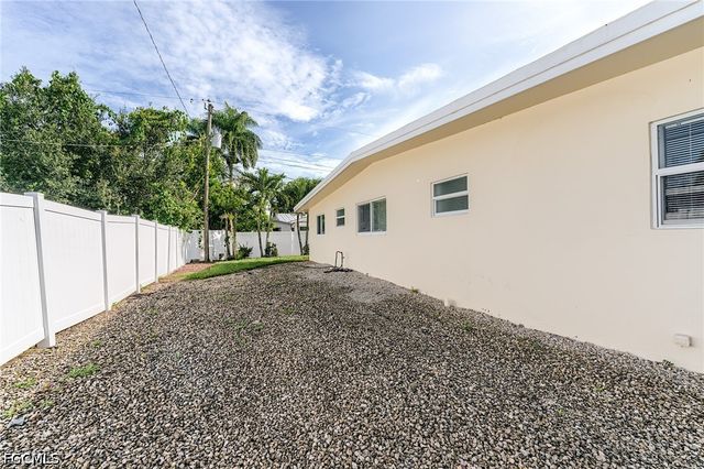 1443 Ricardo AVE, Fort Myers, FL 33901