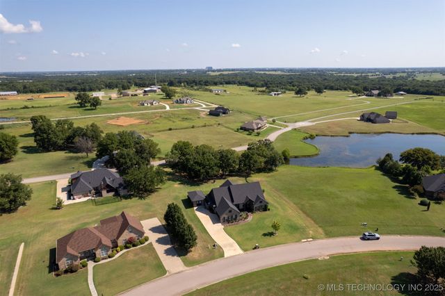 17 Tabernacle Drive, Calera, OK 74730