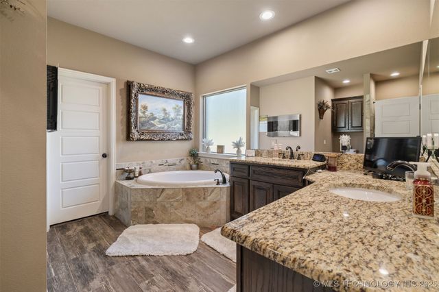 17 Tabernacle Drive, Calera, OK 74730